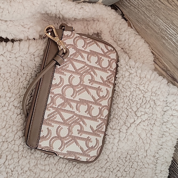 Calvin Klein Signature Wristlet - Picture 2 of 4